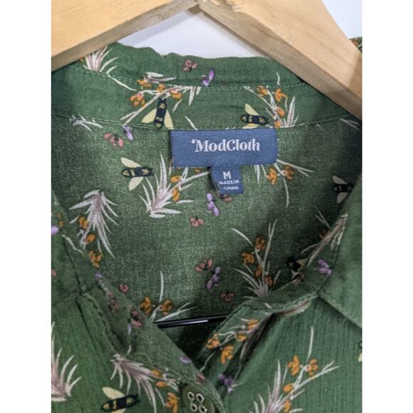 Modcloth Twist On Simple Bee and Floral Printed Button Down Shirt - Picture 6 of 9